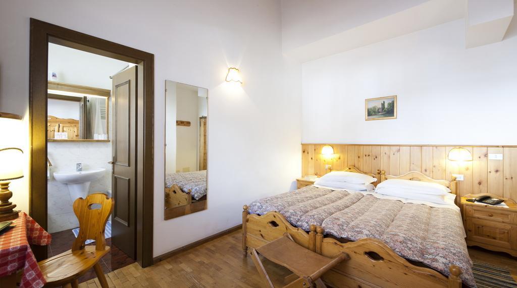 Hotel Bellaria - Cortina D'Ampezzo Room photo